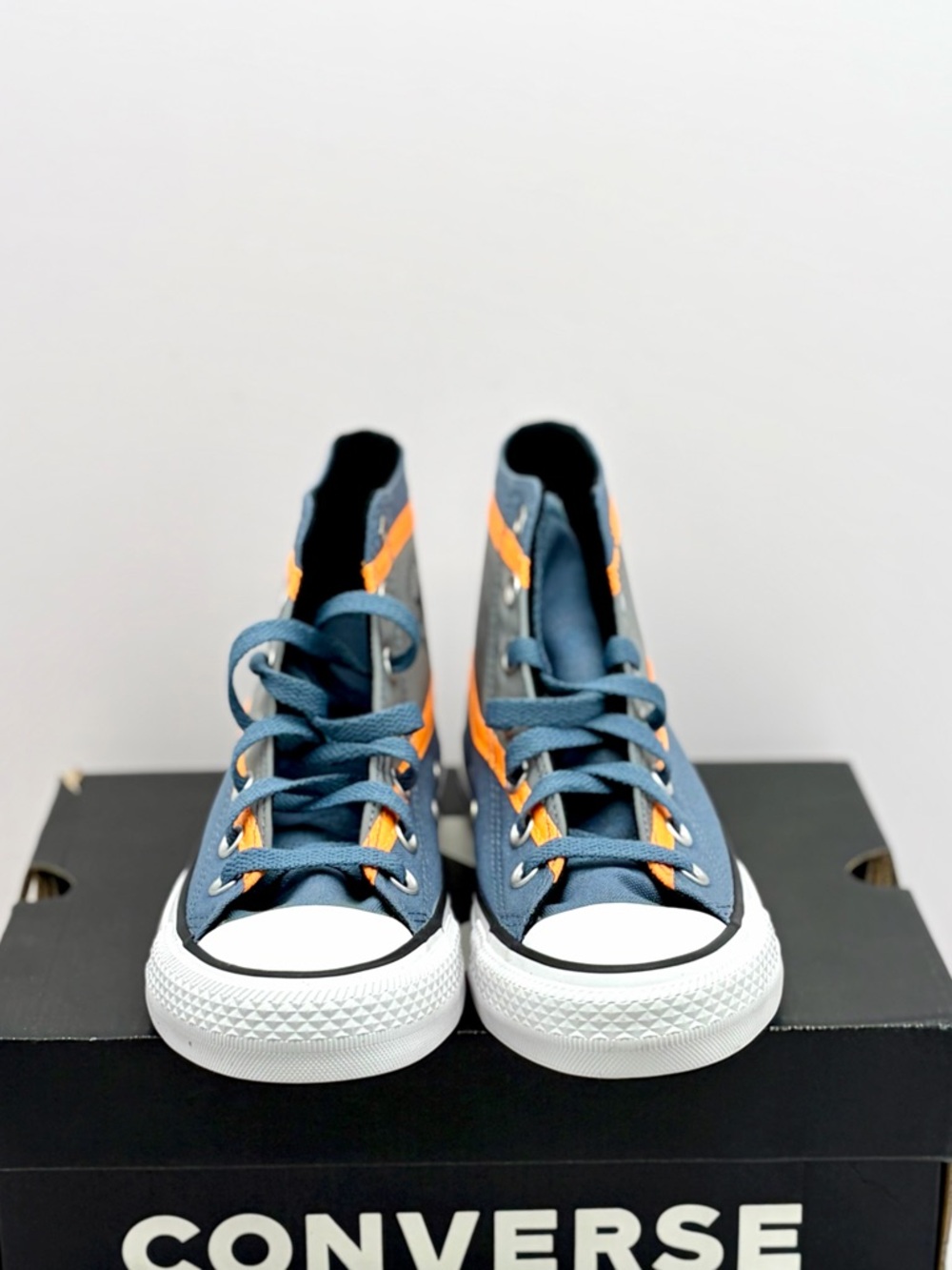Converse High Top Sneakers in Blue with Orange Stripe women’s size 6 - Picture 2 of 9